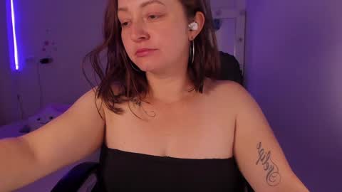 Snapshot of iris_marroquin chatting on December 23, 3:01 pm natalia online show from December 23, 3:01 pm