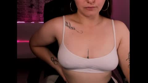 Snapshot of iris_marroquin chatting on October 27, 3:38 pm natalia online show from October 27, 3:38 pm