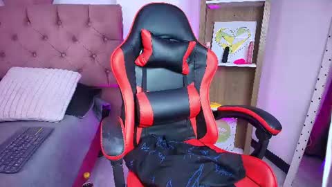 iris_roses online show from July 8, 8:46 pm