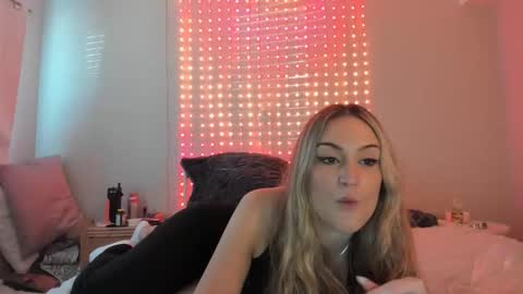 Snapshot of iris_roslin chatting on June 5, 1:12 am Iris 3 online show from June 5, 1:12 am
