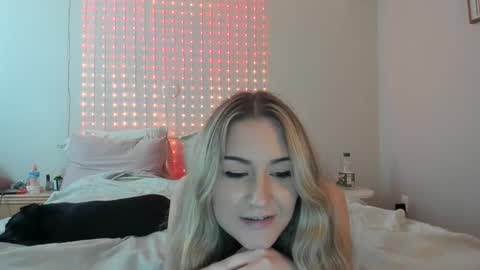 Snapshot of iris_roslin chatting on June 7, 12:04 am Iris 3 online show from June 7, 12:04 am