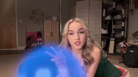 Snapshot of iris_world chatting on February 22, 3:45 am iris online show from February 22, 3:45 am