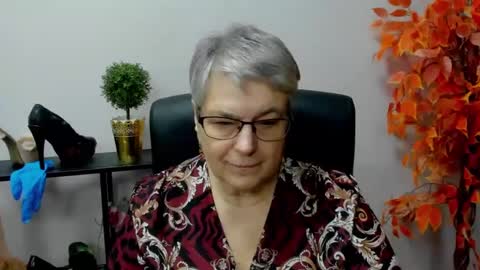 Snapshot of iris_xdesire chatting on December 19, 10:34 am I R I S online show from December 19, 10:34 am