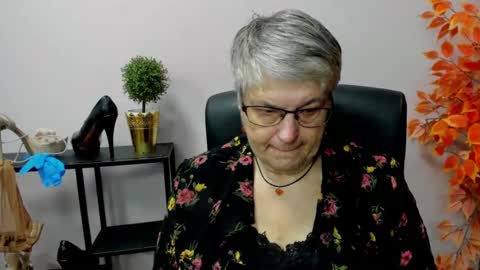 Snapshot of iris_xdesire chatting on December 30, 7:15 am I R I S online show from December 30, 7:15 am