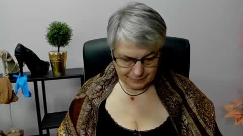 Snapshot of iris_xdesire chatting on January 3, 7:06 am I R I S online show from January 3, 7:06 am