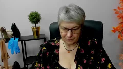 Snapshot of iris_xdesire chatting on January 7, 10:54 am I R I S online show from January 7, 10:54 am