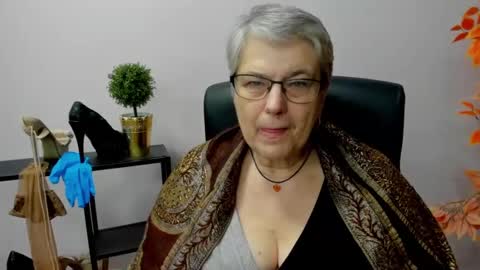 Snapshot of iris_xdesire chatting on January 10, 1:52 pm I R I S online show from January 10, 1:52 pm