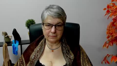Snapshot of iris_xdesire chatting on January 23, 7:54 am I R I S online show from January 23, 7:54 am