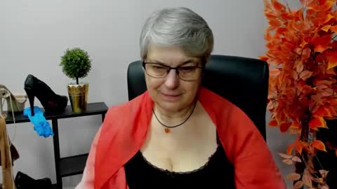 Snapshot of iris_xdesire chatting on February 3, 7:18 am I R I S online show from February 3, 7:18 am