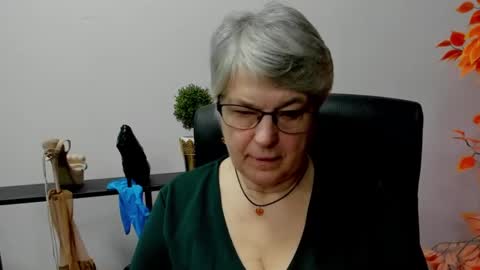 Snapshot of iris_xdesire chatting on February 14, 8:21 am I R I S online show from February 14, 8:21 am