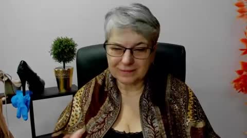 Snapshot of iris_xdesire chatting on February 18, 7:32 am I R I S online show from February 18, 7:32 am
