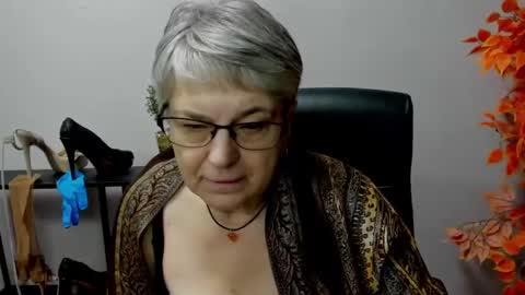 Snapshot of iris_xdesire chatting on February 25, 2:00 pm I R I S online show from February 25, 2:00 pm