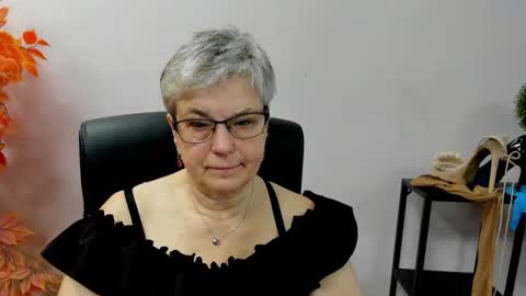 Snapshot of iris_xdesire chatting on October 10, 7:51 am I R I S online show from October 10, 7:51 am