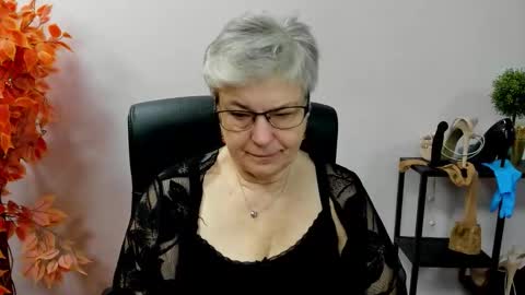 Snapshot of iris_xdesire chatting on October 28, 7:23 am I R I S online show from October 28, 7:23 am