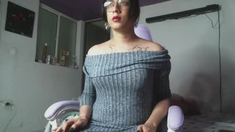 Camilla online show from January 21, 11:45 pm