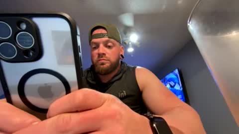 Snapshot of irish419111 chatting on February 16, 5:25 am irish419111 online show from February 16, 5:25 am