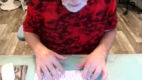 Snapshot of irishdudeloveoib chatting on December 4, 11:57 pm Irishdudelove online show from December 4, 11:57 pm