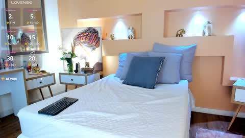 Iriss  online show from December 12, 2:55 pm