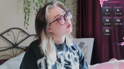 I am Cutie Iris3 online show from September 10, 4:34 am