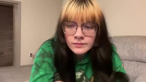 Snapshot of irissweets chatting on February 16, 2:29 am irissweets online show from February 16, 2:29 am