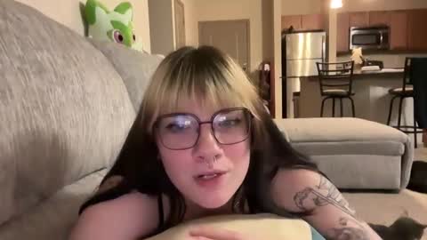 Snapshot of irissweets chatting on April 3, 9:07 am irissweets online show from April 3, 9:07 am