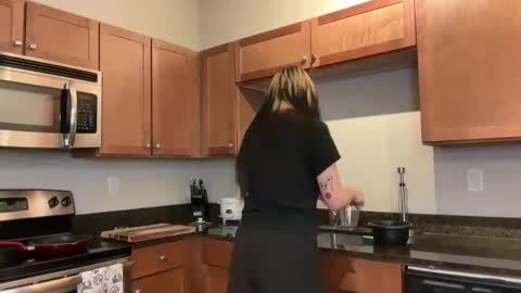 Snapshot of irissweets chatting on April 9, 3:17 am irissweets online show from April 9, 3:17 am