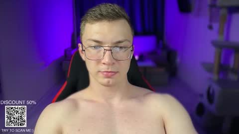 Snapshot of iron__chapman chatting on November 2, 3:31 am Iron online show from November 2, 3:31 am