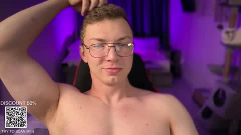 Snapshot of iron__chapman chatting on November 9, 2:21 am Iron online show from November 9, 2:21 am