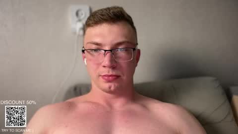 Snapshot of iron__chapman chatting on November 18, 11:15 pm Iron online show from November 18, 11:15 pm