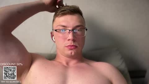 Snapshot of iron__chapman chatting on November 20, 12:11 am Iron online show from November 20, 12:11 am