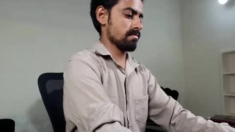 Naveed online show from June 15, 6:21 pm
