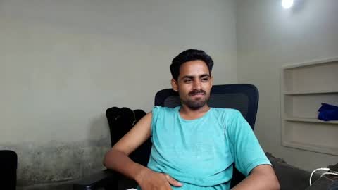 Naveed online show from July 10, 6:10 pm