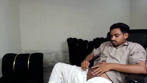 Naveed online show from July 11, 6:10 pm