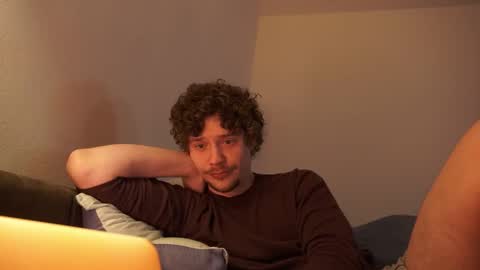 Snapshot of ironthud chatting on December 17, 11:11 pm Sam online show from December 17, 11:11 pm