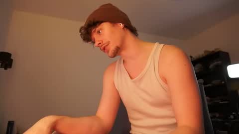 Snapshot of ironthud chatting on December 18, 9:32 pm Sam online show from December 18, 9:32 pm