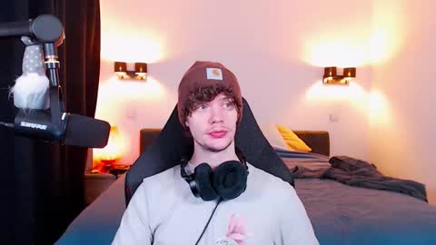 Snapshot of ironthud chatting on February 16, 9:00 pm Sam online show from February 16, 9:00 pm