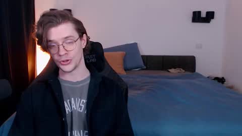 Snapshot of ironthud chatting on March 4, 7:53 pm Sam online show from March 4, 7:53 pm