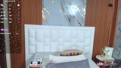 Sandy  online show from December 15, 11:55 am