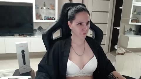 Snapshot of irwi_tomboy chatting on December 15, 11:31 pm Irwi Tomboy online show from December 15, 11:31 pm