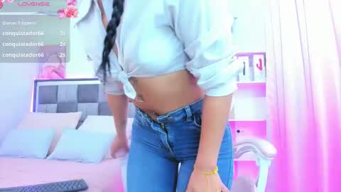 Snapshot of isa7_ chatting on February 21, 2:07 pm Isabella online show from February 21, 2:07 pm