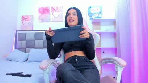 Isabella online show from May 23, 1:48 pm