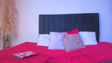 Snapshot of isa_and_nata chatting on September 10, 11:43 am Isa and Natasha online show from September 10, 11:43 am