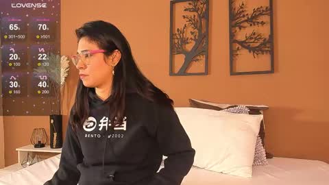 oIssaJonneso online show from February 25, 12:24 pm