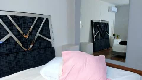 oIssaJonneso online show from October 1, 12:11 pm