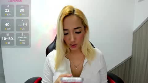 Snapshot of isa_klein chatting on February 25, 12:59 pm isa_klein online show from February 25, 12:59 pm