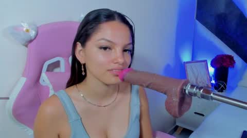 isa_kolins online show from April 8, 11:43 am