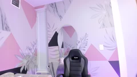    online show from March 7, 10:13 am