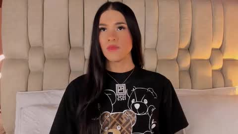 Snapshot of isa_little_star chatting on February 18, 2:29 am Isa online show from February 18, 2:29 am