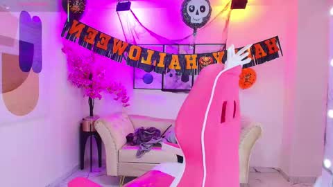 Snapshot of isa_reel chatting on October 31, 7:04 pm ISA online show from October 31, 7:04 pm