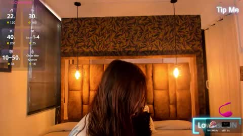 Snapshot of isa_thompson__ chatting on November 10, 11:53 am I S A online show from November 10, 11:53 am